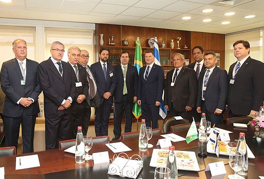 Não dá para escapar de reforma da Previdência, diz Maia em Israel